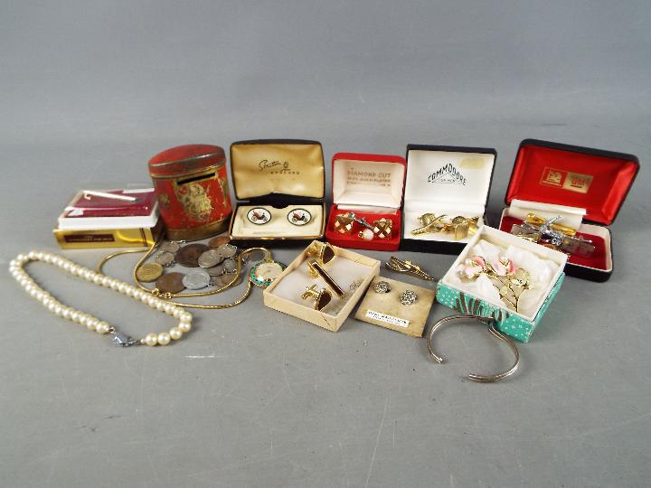 Lot to include costume jewellery, locket stamped '9ct B&F',