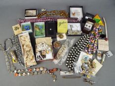 Costume Jewellery - a quantity of vintage costume jewellery to include brooches, necklaces,