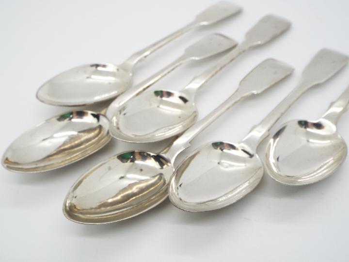 A set of six William III hallmarked silver fiddle pattern teaspoons, Exeter assay 1836, - Image 4 of 4