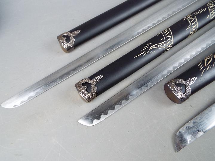 A set of three reproduction Japanese swords, longest approximately 101 cm, - Image 4 of 5