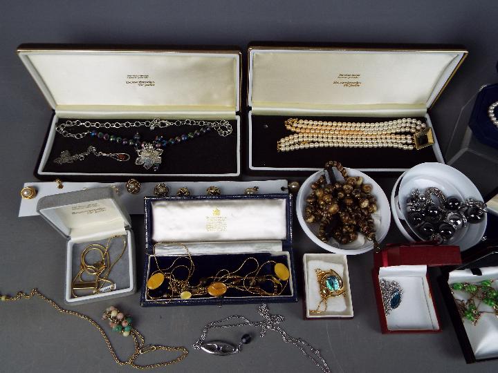 Costume Jewellery - a collection of good quality costume jewellery to include Lotus pearls, - Image 2 of 4