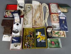 Costume Jewellery - a mixed lot of costume jewellery to include brooches, necklaces,