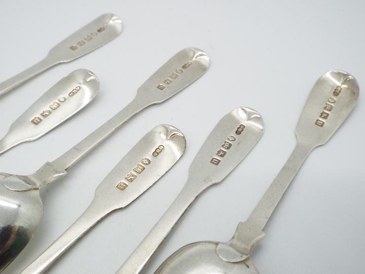 A set of six William III hallmarked silver fiddle pattern teaspoons, Exeter assay 1836, - Image 2 of 4