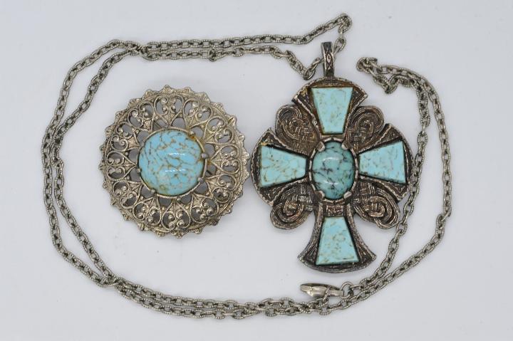 A quantity of white metal and turquoise jewellery to include two pairs of earrings, - Image 2 of 3
