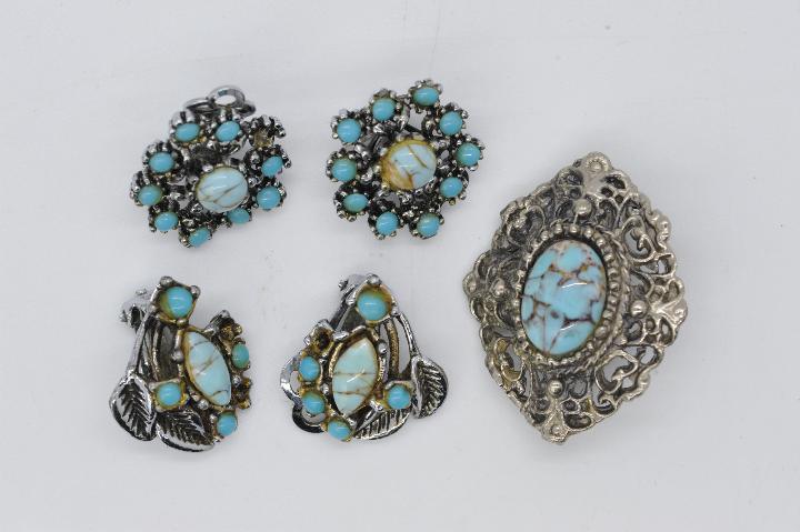 A quantity of white metal and turquoise jewellery to include two pairs of earrings, - Image 3 of 3