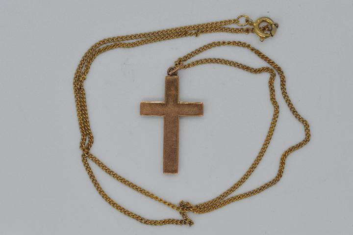 9 ct Gold - a 9 ct gold crucifix,