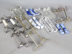 Twelve pairs of knife rests to include silver plated, cut glass, blue and white ceramic examples.