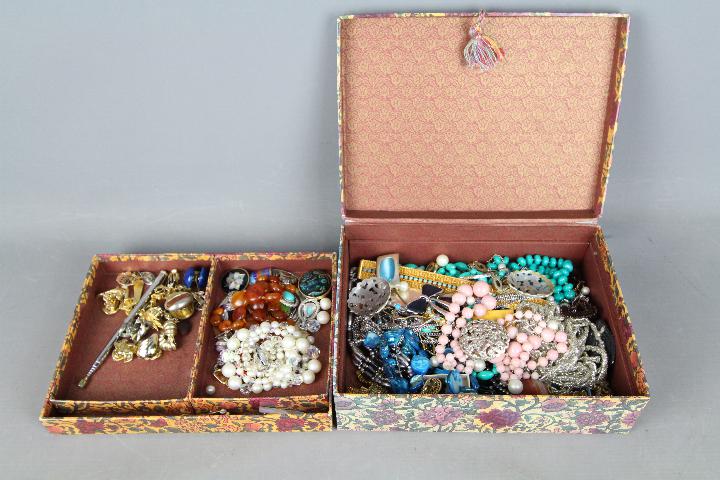 A jewellery box containing a quantity of costume jewellery including examples stamped '925' and