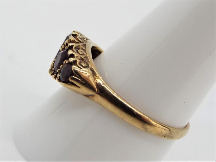 9ct gold - a hallmarked 9ct gold ring, set with five graduated stones, size U, approximate weight 4. - Image 8 of 8