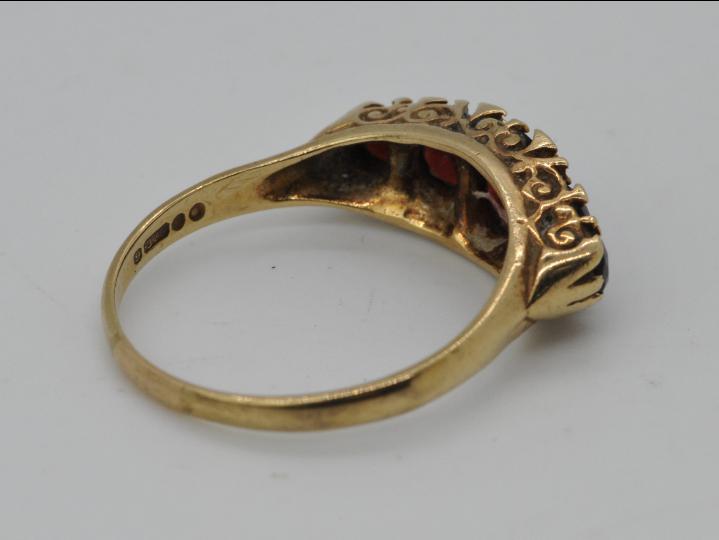 9ct gold - a hallmarked 9ct gold ring, set with five graduated stones, size U, approximate weight 4. - Image 3 of 8