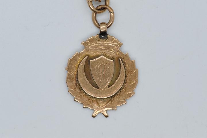 A 9ct, hallmarked rose gold fob on watch chain stamped 9ct, with T bar, - Image 2 of 4