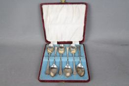 A set of six hallmarked silver teaspoons, Birmingham assay 1929, cased,
