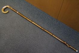 A good quality horn handled hiking staff / crook, approximately 126 cm (l).