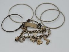 Silver 925 - a vintage silver charm bracelet containing nine charms,