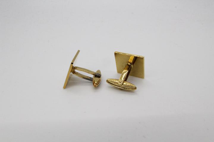 David M Robinson - a pair of David M Robinson cufflinks in original box - Image 3 of 3