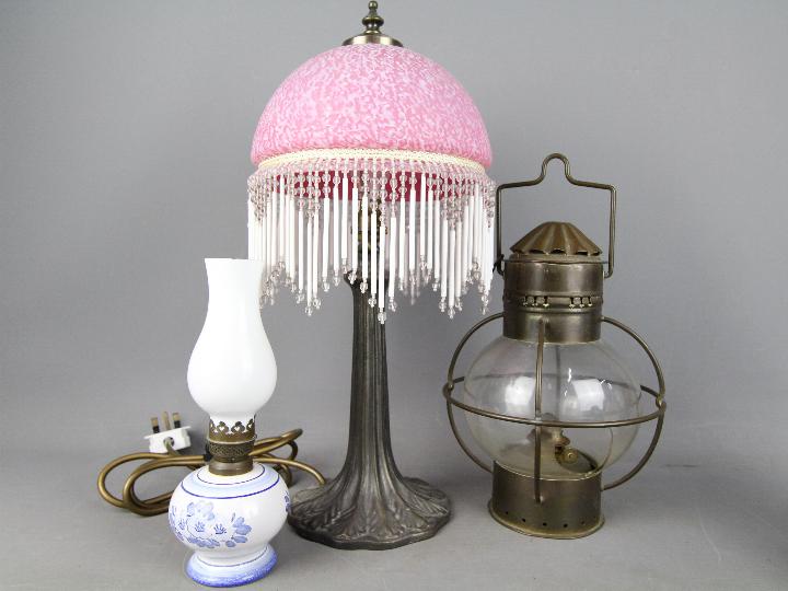 A collection of table lamps, oil lamp, lantern. - Image 2 of 2