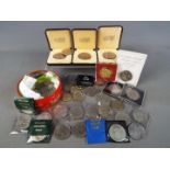 Numismatology - a collection of UK coins to include 15 off £5 commemorative coins, 5 off £2 coins,