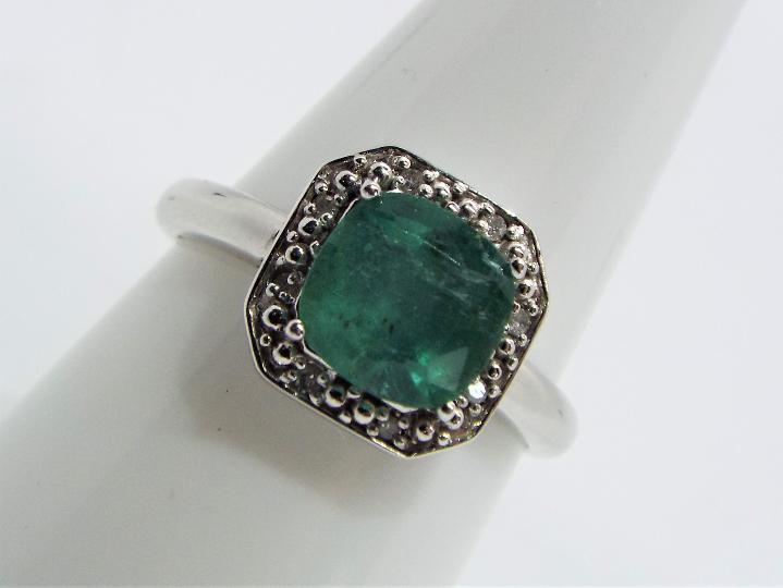 9ct Gold - a 9ct white gold ring set with diamonds and emerald, brilliant shape,size N, weight 0. - Image 2 of 5