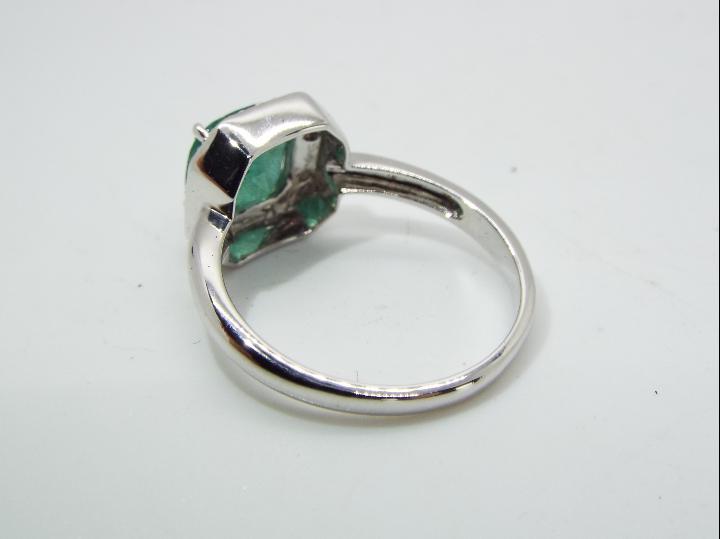 9ct Gold - a 9ct white gold ring set with diamonds and emerald, brilliant shape,size N, weight 0. - Image 5 of 5