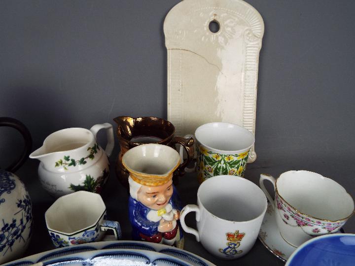 A mixed lot to include Gustavsberg 'Gefion' pattern dinner ware, a BR Keramik 'Amazonas' jug, - Image 2 of 5