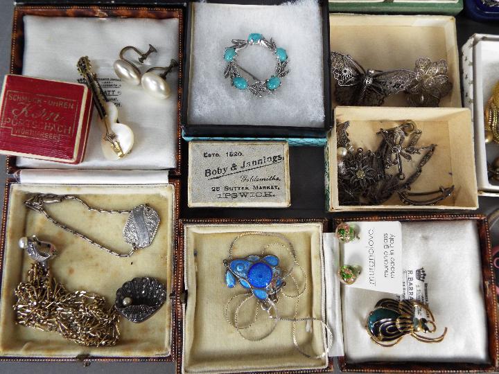A good lot of costume jewellery with some 925 silver to include enamelled pendant on chain, - Image 2 of 5