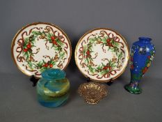 A mixed lot to include an art glass vase, hallmarked silver pedestal bowl with pierced decoration,