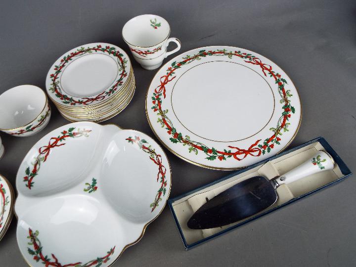 Royal Worcester - A quantity of Royal Worcester ceramics in the Holly Ribbons pattern. - Image 3 of 3