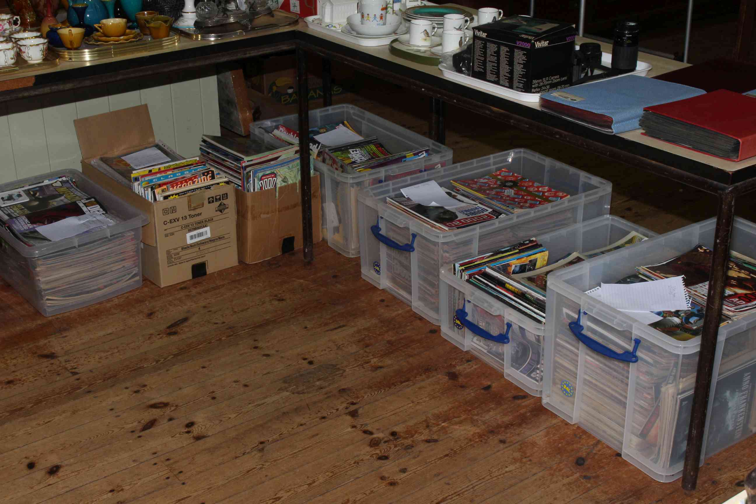 Large (approx 2000) collection of comics dating circa 1970's to 2000's including Judge Dredd,