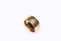 18 carat gold wedding band ring size J1/2.