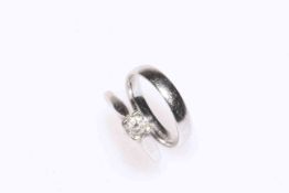 Single stone diamond ring set in 9 carat white gold and a wedding band (2), sizes N and P.