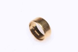 18 carat gold wedding band size P