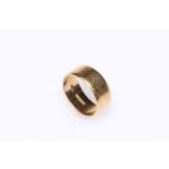 18 carat gold wedding band size P