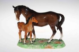 Beswick group of mare and foal on grassy base, 18cm.