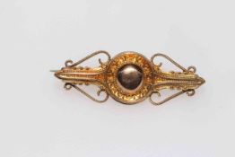 9 carat gold die-stamped brooch.