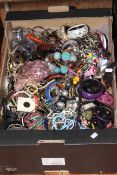 Box of costume jewellery.