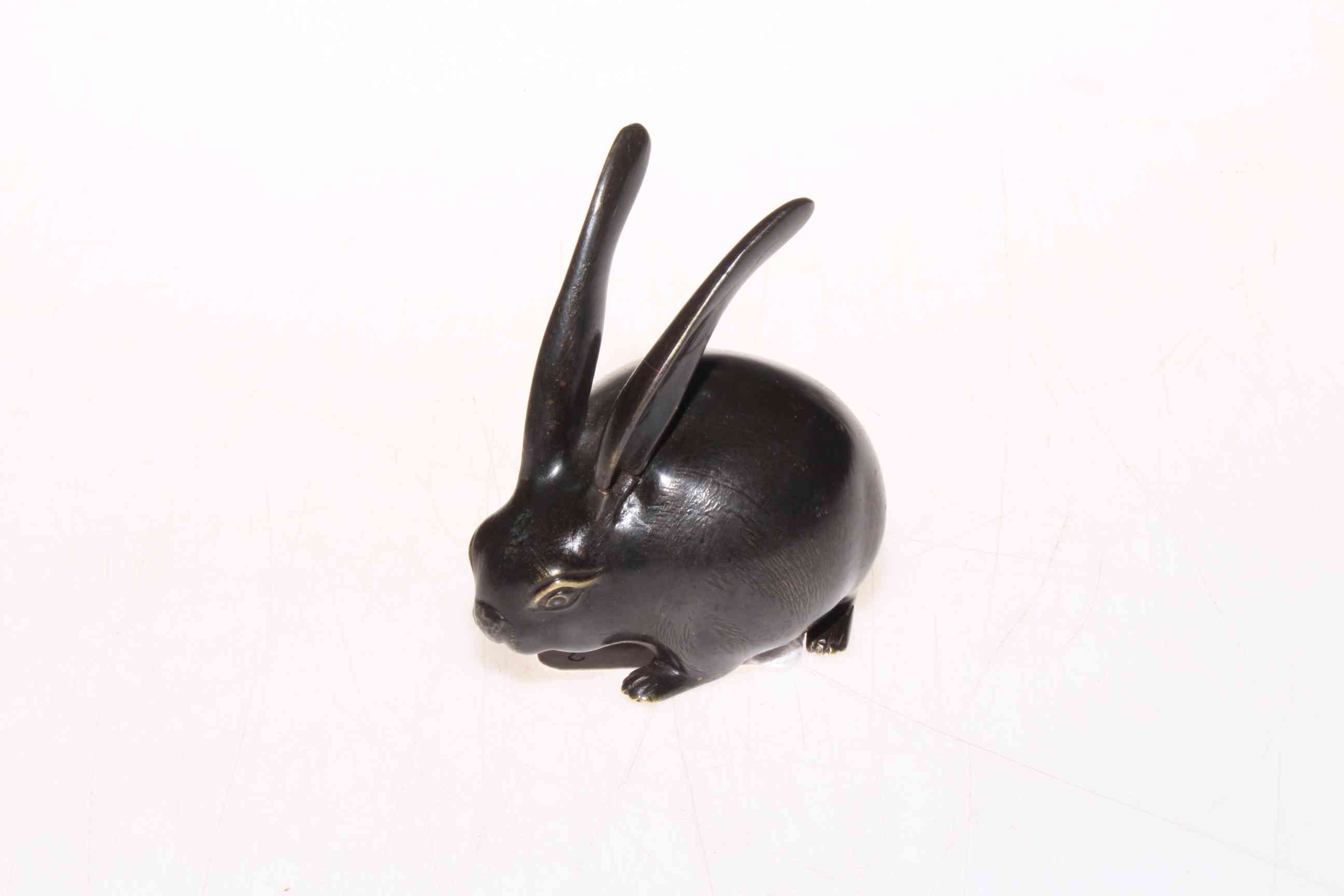 Oriental bronze rabbit, 7.5cm.