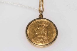 Victoria gold sovereign 1889, with 9 carat gold mount and chain.