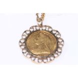 Victoria gold sovereign 1900, in 9 carat gold pendant mount, with gold plated chain.
