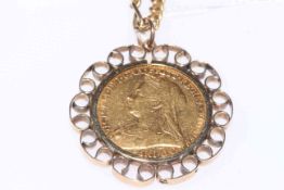 Victoria gold sovereign 1900, in 9 carat gold pendant mount, with gold plated chain.