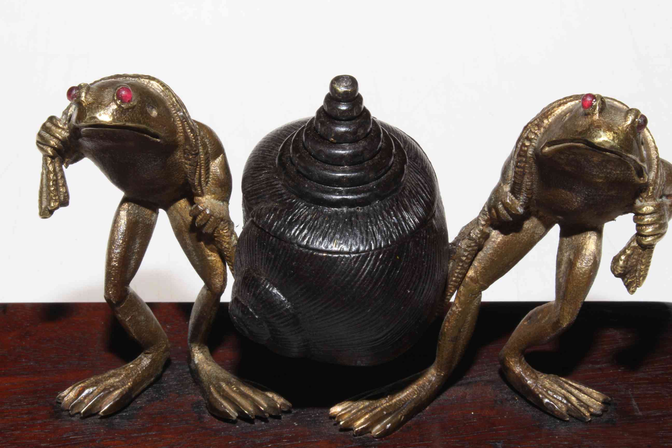 Bronze shell and two gilt frogs inkstand, the frogs with cabochon gem eggs, 16.5cm across. - Image 2 of 2