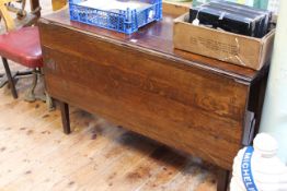 Georgian oak drop leaf dining table, 73.5cm by 121cm (closed).