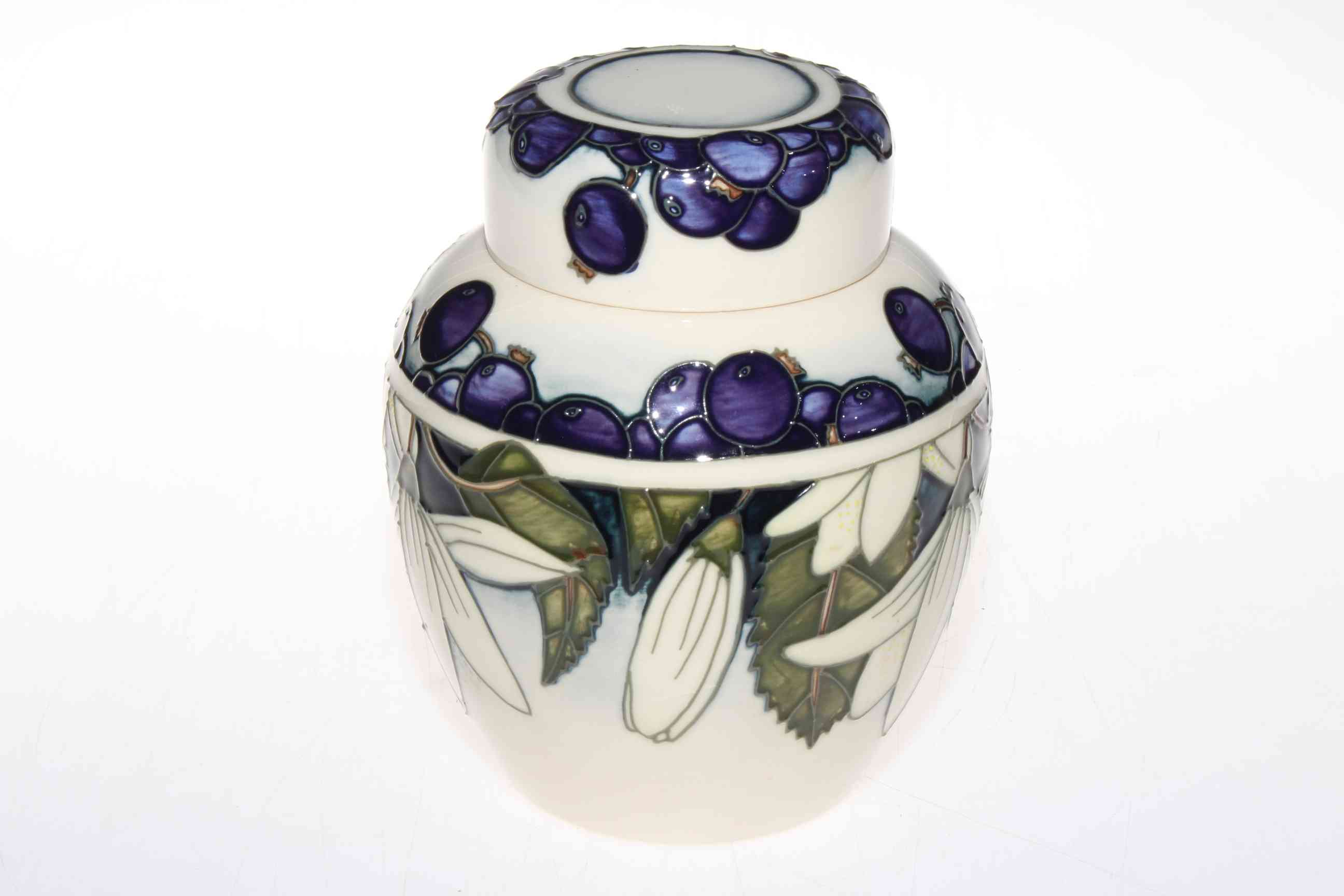 Moorcroft White Flower and Berry ginger jar with lid, 16cm.