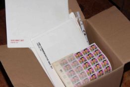 Collection of USA stamps to include year packs, first day covers, PHQ cards and loose.