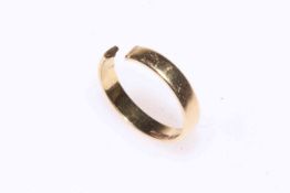 18 carat gold band ring (snapped, in need of repair).