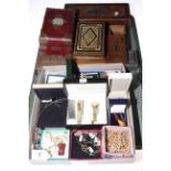 Tray lot with jewellery and antique boxes.