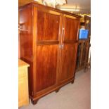 Early 20th Century mahogany double door compactum wardrobe, 177cm by 138cm.