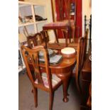 Early 20th Century mahogany cabriole leg extending dining table,