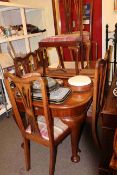 Early 20th Century mahogany cabriole leg extending dining table,