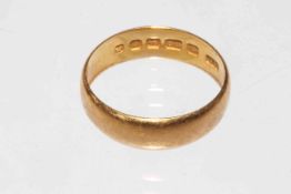 22 carat gold wedding band ring, size K.