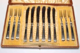 Cased set of silver handled dessert knives and forks, Sheffield 1910.